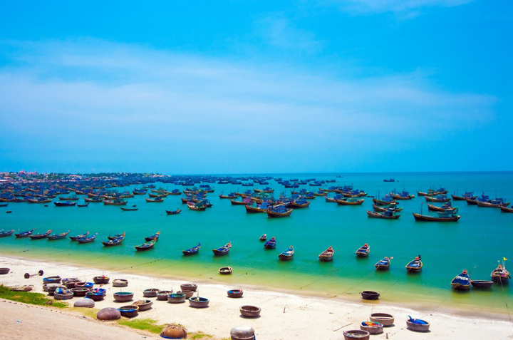 Cho thuê xe du lịch 16 chỗ giá tốt đi Phan Thiết